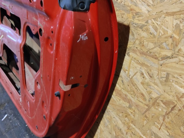 157619 Alfa Romeo MiTo 2008-2018 piros színű Jobb oldali ajtó, képen látható sérüléssel