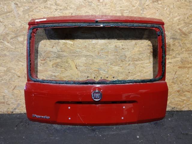 157658 Fiat Panda II. 2003-2012 piros színű csomagtérajtó, a képen látható sérüléssel, üveg nélkül!!