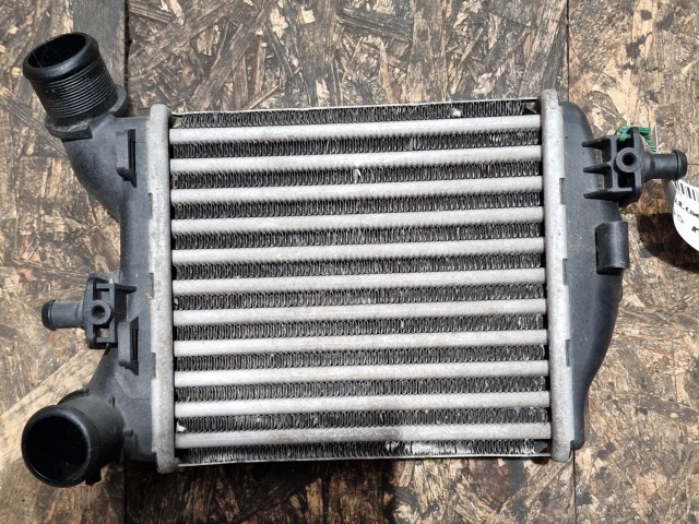 Fiat 500 Abarth bal oldali intercooler