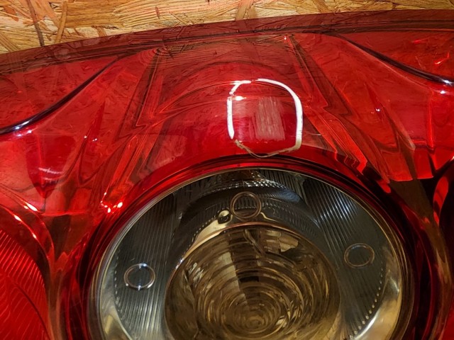 23665 Fiat Doblo 2009-2015 jobb hátsó lámpa, felnyíló ajtós kivitelhez, a képen látható sérüléssel 51830564