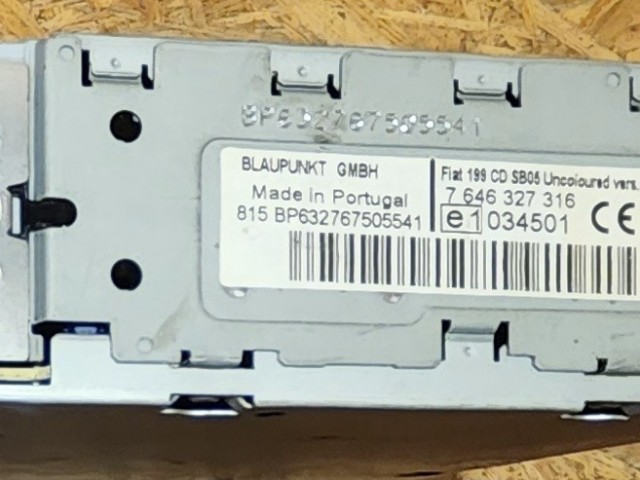 167038 Fiat Grande Punto Blaupunkt Cd-s rádió 735429552 kopott gombok!!!