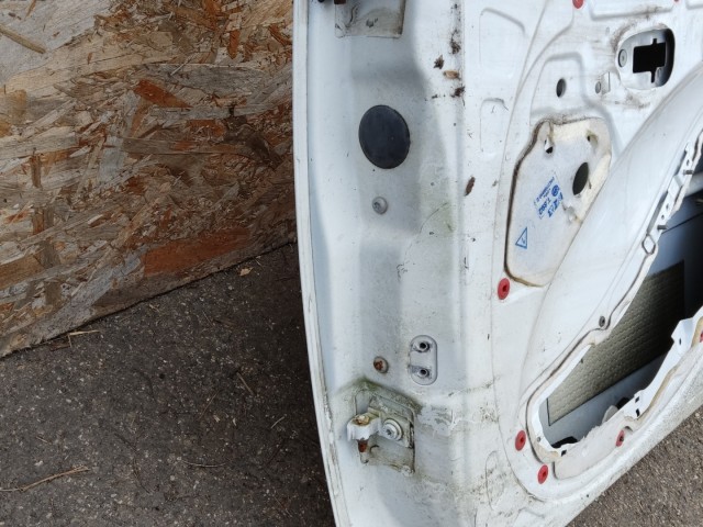 168704 Fiat Doblo 2000-2009 fehér színű jobb első ajtó,a képen látható sérüléssel 51847704