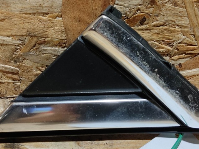 117200 Skoda Karoq 2018- bal oldali sárvédő, csavar takaró háromszög műanyag