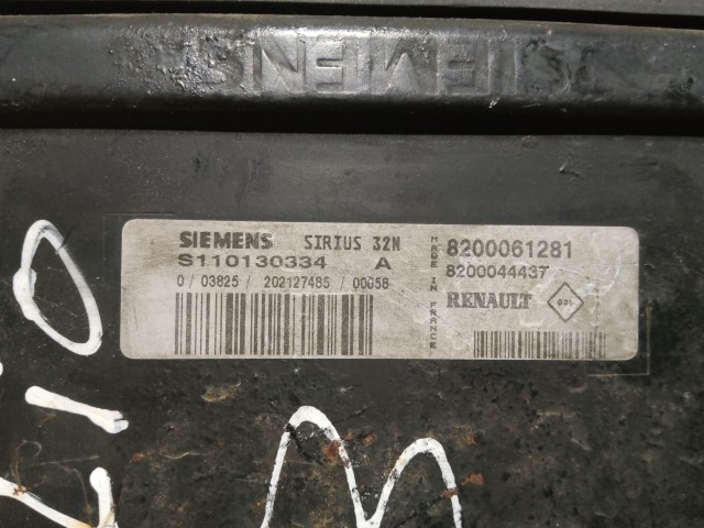 173334 Renault Clio II. 1998-2005 1,4 benzin Motorvezérlő Siemens S110130334 , 8200061281