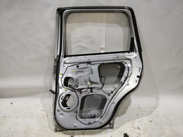 171000 Peugeot 4007 2007-2012 jobb hátsó ezüst színű ajtó, a képen látható sérüléssel