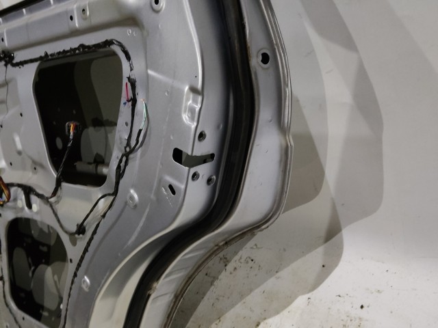 171000 Peugeot 4007 2007-2012 jobb hátsó ezüst színű ajtó, a képen látható sérüléssel