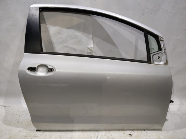 166611 Toyota Yaris II. 2006-2011 ezüst színű 3 ajtós jobb ajtó