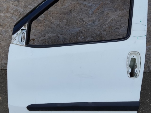 184265 Fiat Doblo 2009-2022 bal első ajtó, a képen látható sérüléssel