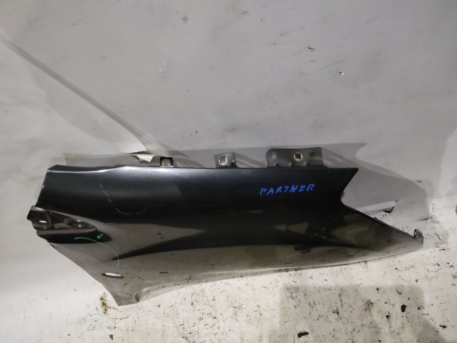 176310 Peugeot Partner, Citroen Berlingo 2008-2018 jobb első sárvédő, a képen látható sérüléssel