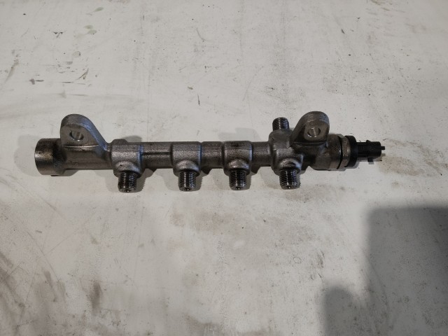 Fiat Freemont 2011-2015 2,0 16v Diesel Rail cső 0445214254 , 55234039 