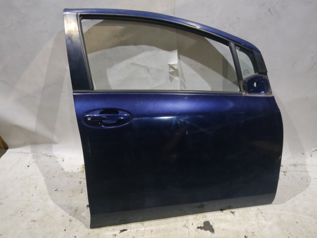 183767 Toyota Yaris II. 5 ajtós 2006-2011 kék színű jobb első ajtó