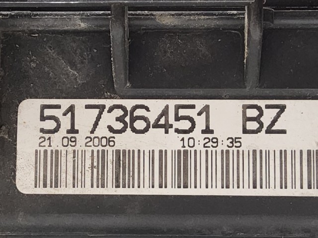 Fiat Grande Punto 2005-2009 1,2-1,4 8v benzines külső biztosítéktábla 51736451