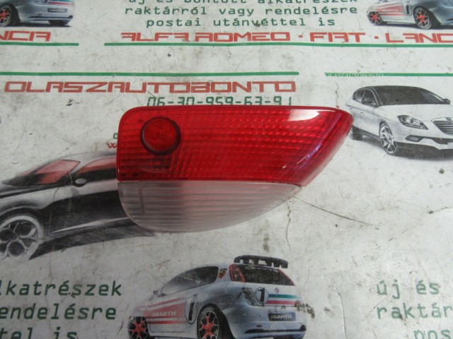 Alfa Romeo Gt jobb oldali ajtókárpit lámpa