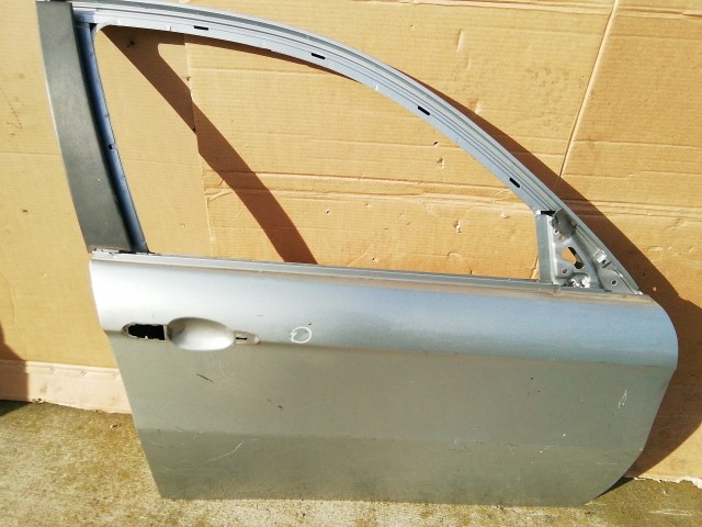 158300 Alfa Romeo 147 2000-2010 Jobb első ezüst színű ajtó, a képen látható sérüléssel