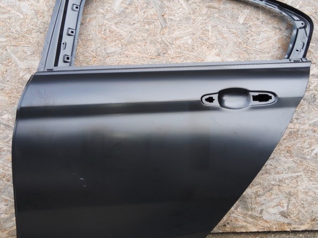 Fiat Tipo 2015- szedán utángyártott új bal hátsó ajtó 52161646